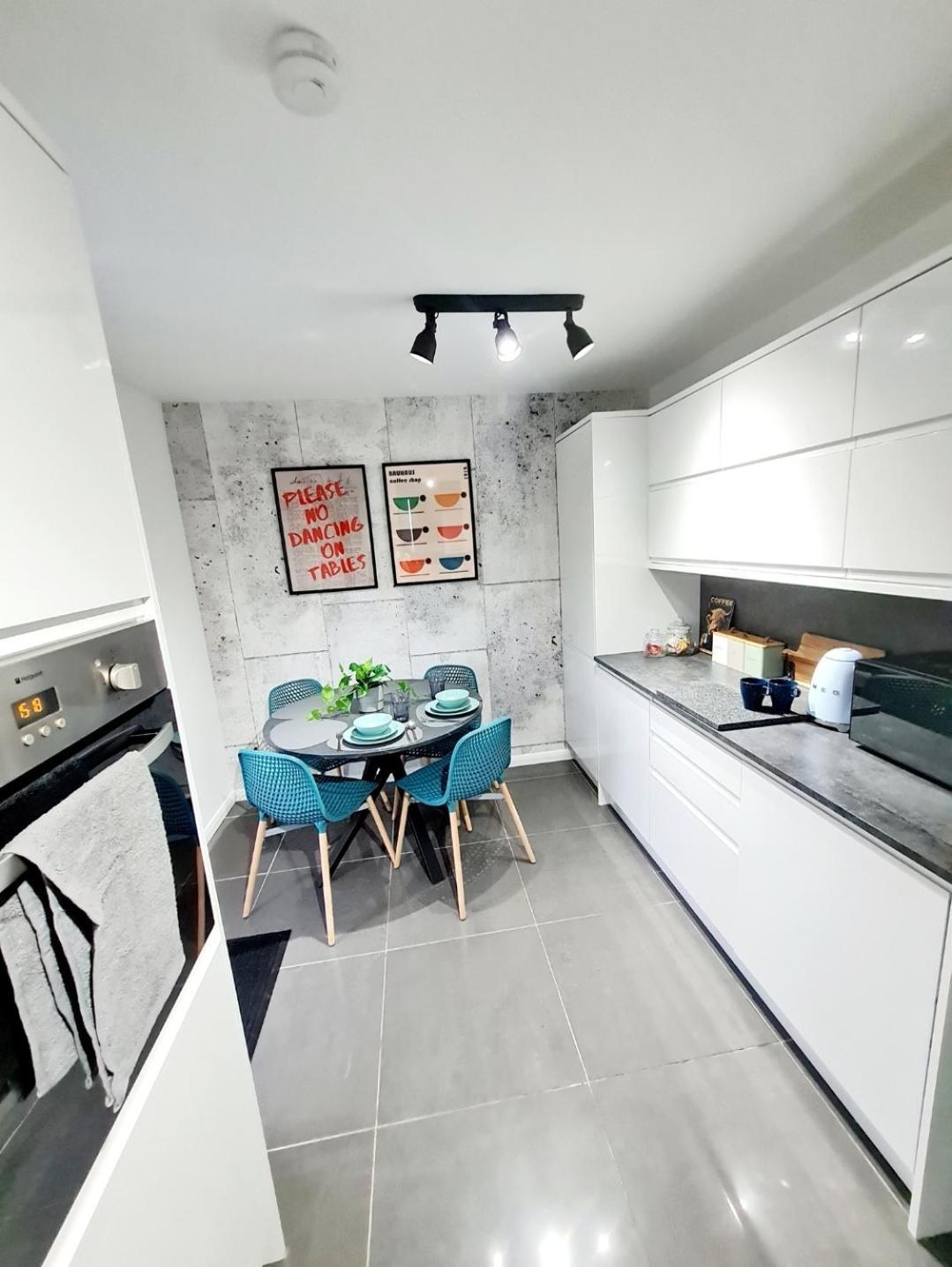 Appartamento Bright 3Br Walking Distance To Town - Free Parking Glasgow Esterno foto