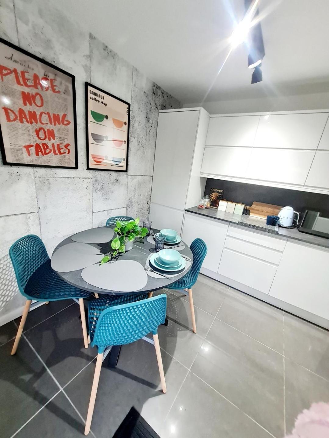 Appartamento Bright 3Br Walking Distance To Town - Free Parking Glasgow Esterno foto