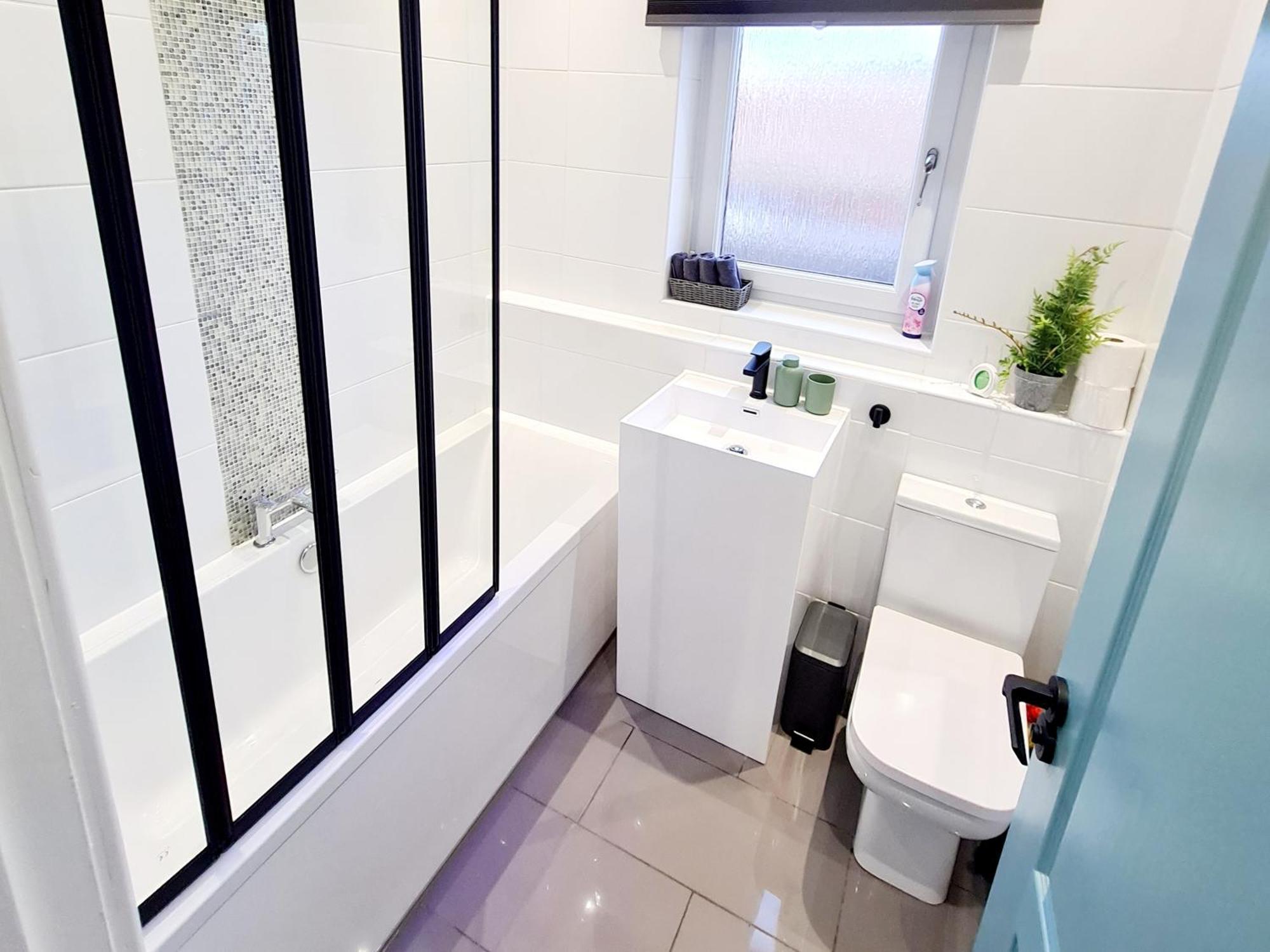Appartamento Bright 3Br Walking Distance To Town - Free Parking Glasgow Esterno foto